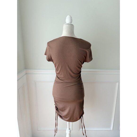Brown Ribbed Ruched Side Stretch Dress With Short Sleeves & Adjustable Drawstrin - Picture 4 of 4
